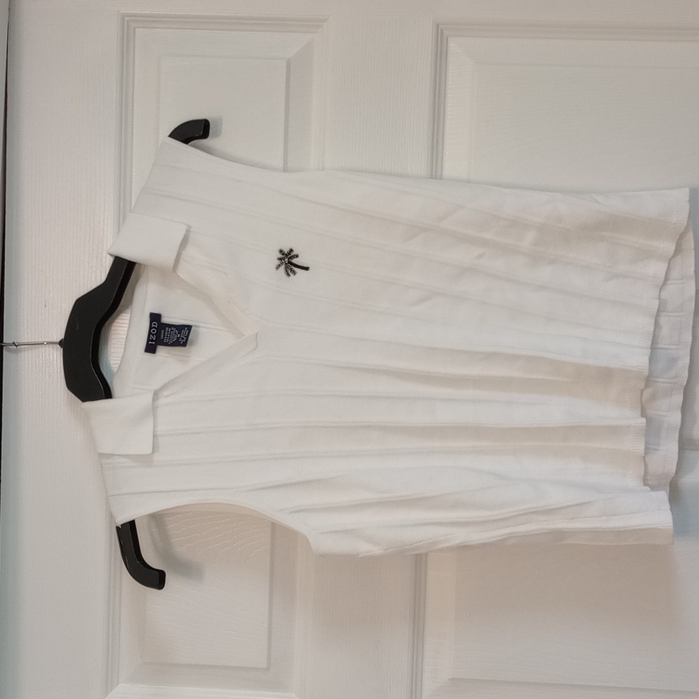 Izod ribbed  sleeveless shirt with small palm tree